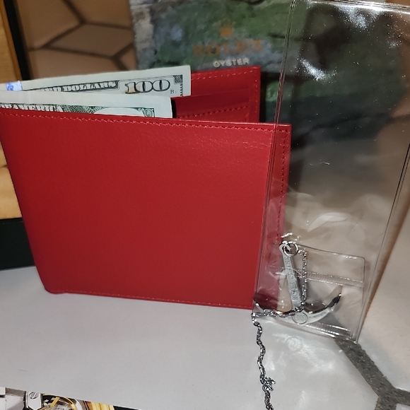 Box, Paperwork, Wallet, Another Box - Picture 5 of 11